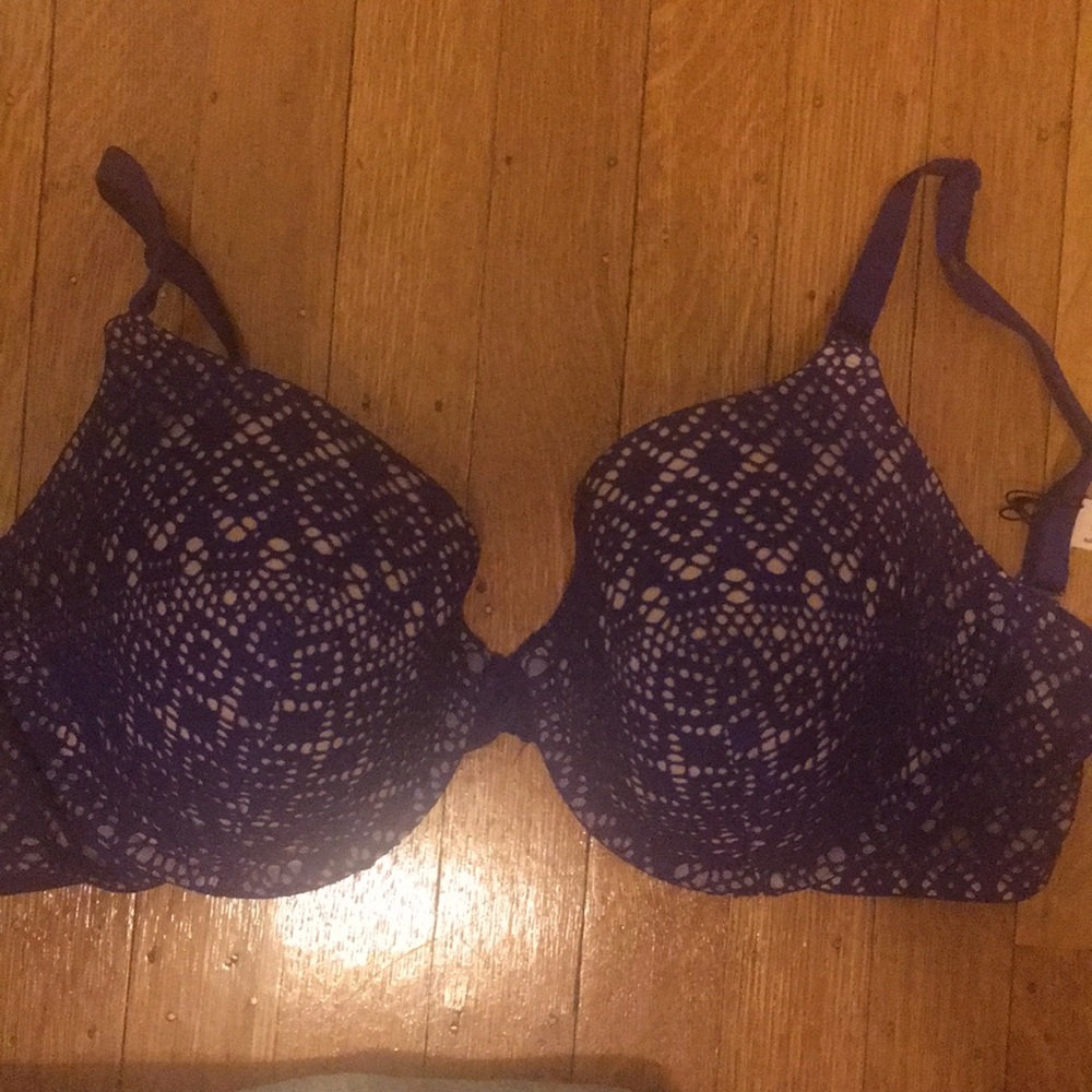 Victoria’s Secret t-shirt bra